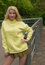 Public Vanessa Hillz