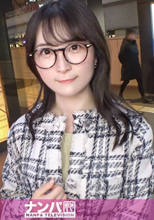 マジ軟派、初撮。 2191 イチゴをエサにメガネが似合う色白の真面目系素人をナンパ！見た目に反して不倫経験あり！パンツの下はアナルまでビッチリの剛毛！真面目だから要求されるとアナルまでルまで舐めちゃう従順っぷり！最後は俺の練乳をお顔にお見舞いしてやったw